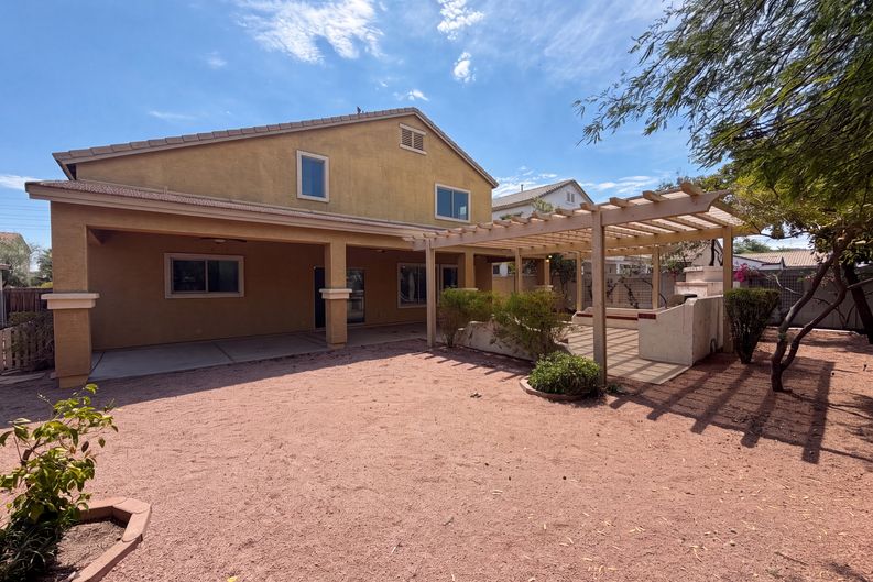 Photo 5 of 39 of 7428 S 15th Dr, Phoenix, AZ