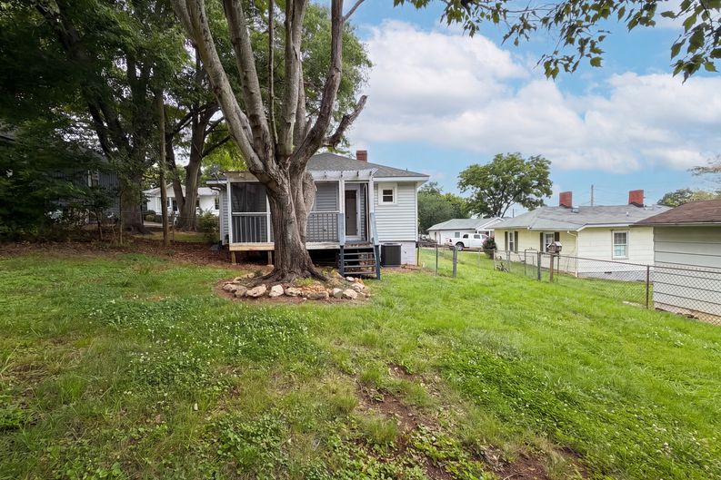 Photo 5 of 16 of 435 Sixteenth St, Cramerton, NC