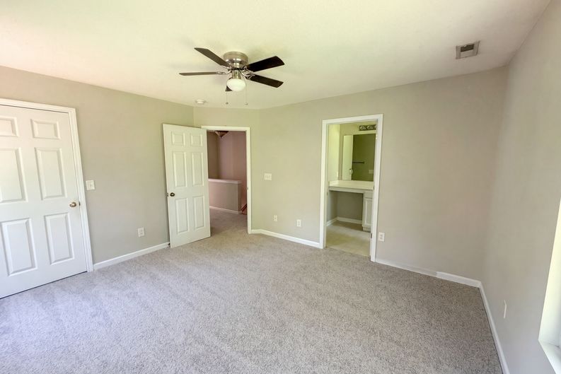 Photo 4 of 17 of 43 Edgebrook Cir, Durham, NC