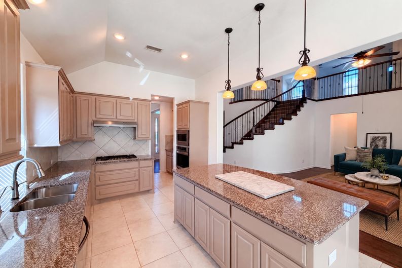 Photo 16 of 34 of 4305 Curlew Ln, Garland, TX