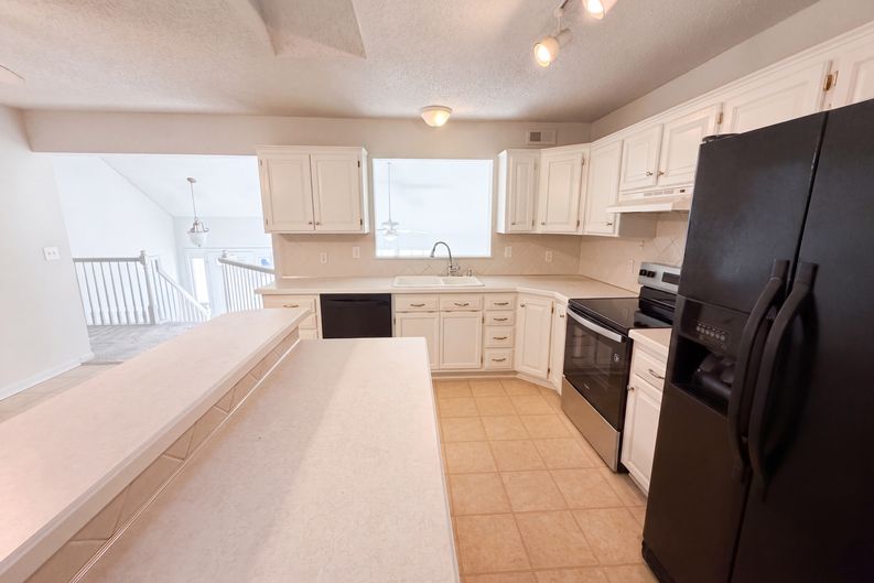 Photo 7 of 25 of 801 Courtland Ct, Belton, MO