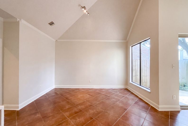 Photo 8 of 17 of 12910 Ashford Chase Dr, Houston, TX