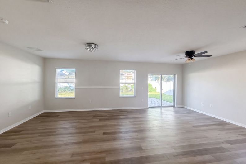 Photo 3 of 18 of 4269 Bramblewood Loop, Spring Hill, FL