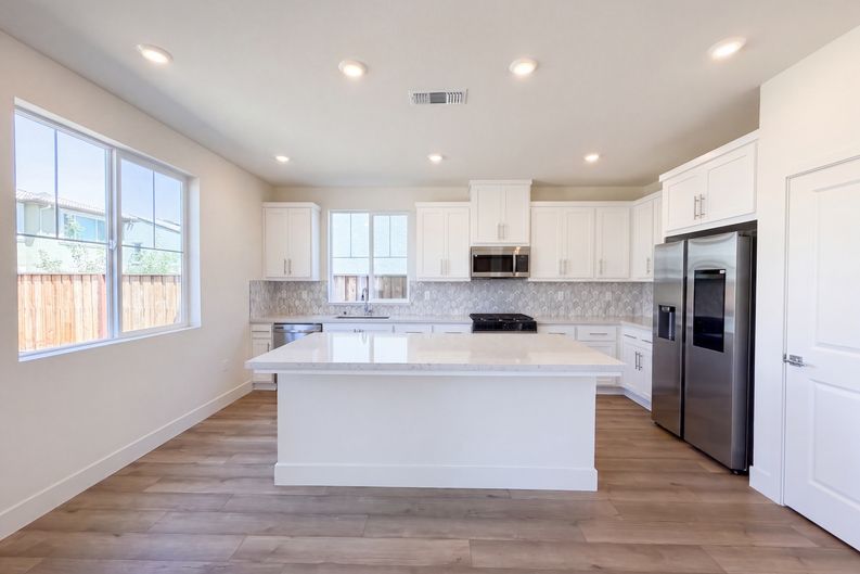 Photo 18 of 49 of 5699 Kusnick Ave, Tracy, CA