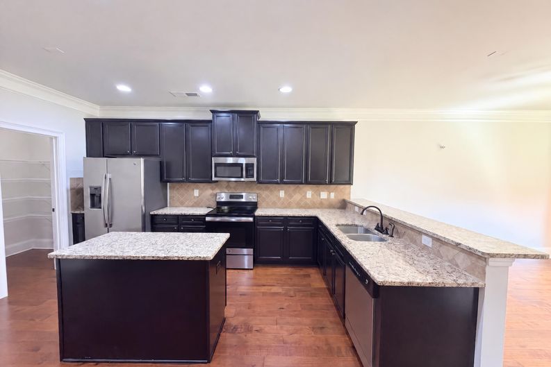 Photo 9 of 24 of 115 Birchwood Ct, Loganville, GA