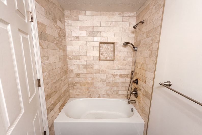 Photo 15 of 24 of 1346 Fairfield Dr SW, Lilburn, GA