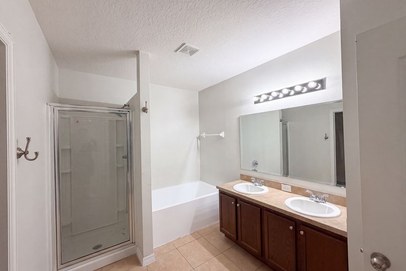 Photo 8 of 24 of 12902 Scout Ct, Grand Island, FL