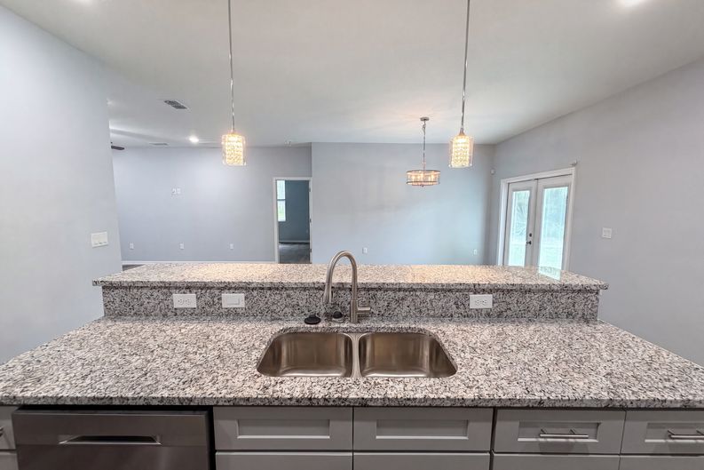 Photo 10 of 27 of 1013 W 11th St, Sanford, FL