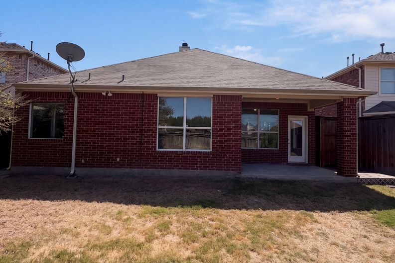Photo 5 of 15 of 2184 Stuttgart Dr, Frisco, TX