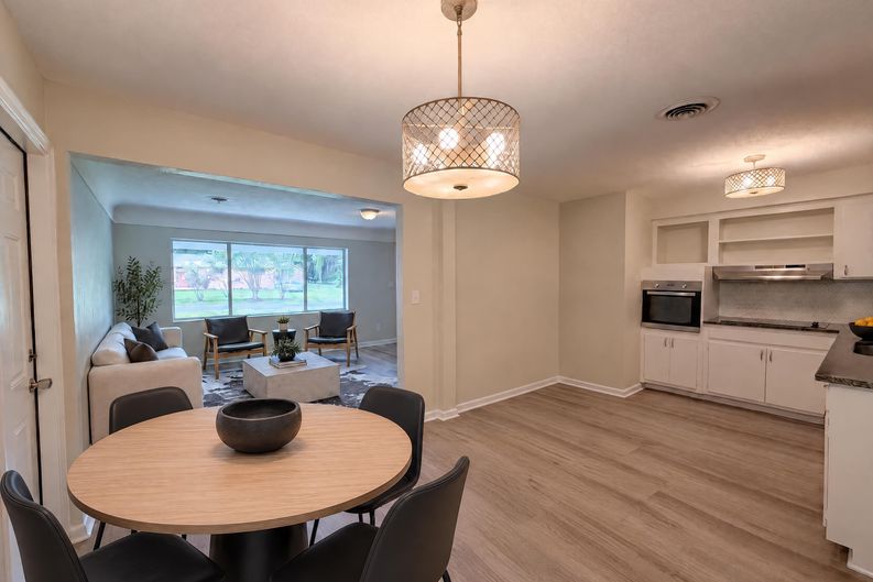 Photo 7 of 22 of 2410 NE 3rd Ave, Ocala, FL