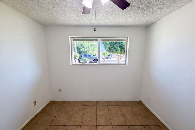 Photo 4 of 27 of 5617 W Hatcher Rd, Glendale, AZ