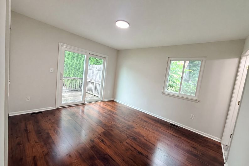 Photo 15 of 19 of 33522 Fernwood St, Westland, MI