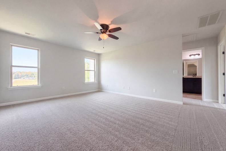 Photo 4 of 18 of 308 W Winterberry Trl, White House, TN