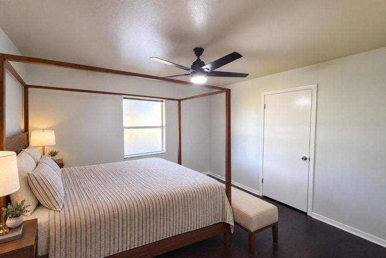 Photo 11 of 20 of 425 W Daughtery Rd, Lakeland, FL