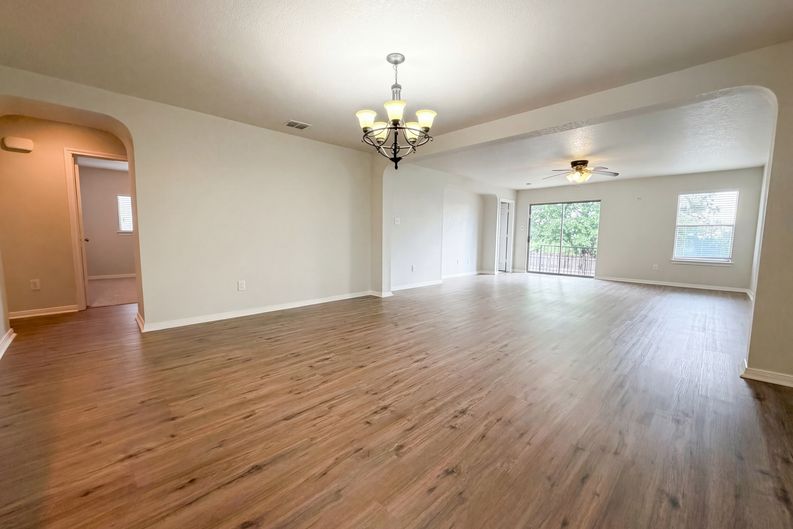 Photo 3 of 17 of 5708 Maxfli Dr, Schertz, TX