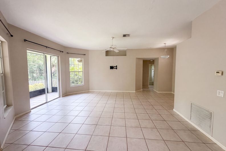 Photo 9 of 29 of 400 46th Ct, Vero Beach, FL