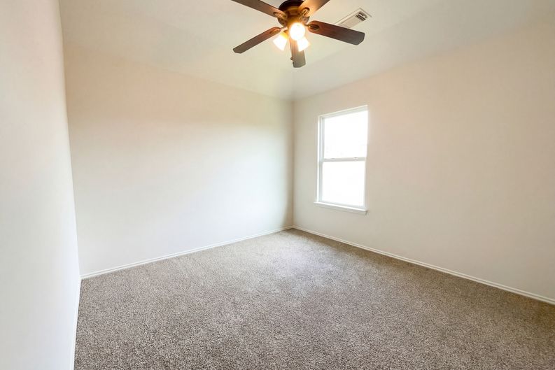 Photo 17 of 22 of 11919 Leaf Oak Dr, Houston, TX