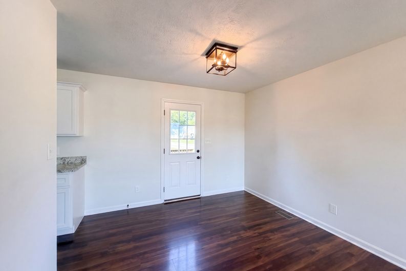 Photo 10 of 22 of 1437 Silver Creek Rd, Lewisburg, TN