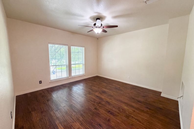Photo 4 of 38 of 4606 Mill Wood Dr, Colleyville, TX