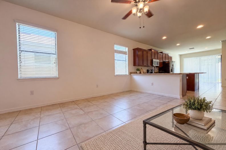 Photo 9 of 47 of 1416 Hickory View Cir, Parrish, FL