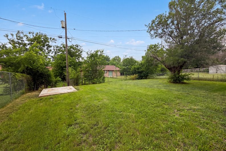 Photo 16 of 18 of 203 W Hogan Dr, Copperas Cove, TX