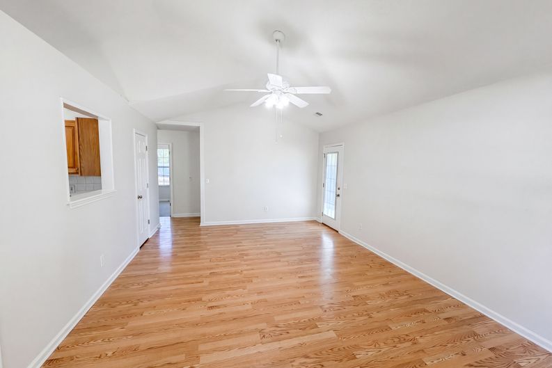Photo 3 of 18 of 109 Crown Colony Ct, Lexington, SC