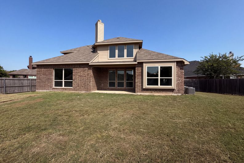 Photo 5 of 21 of 204 Janice Ct, Glenn Heights, TX