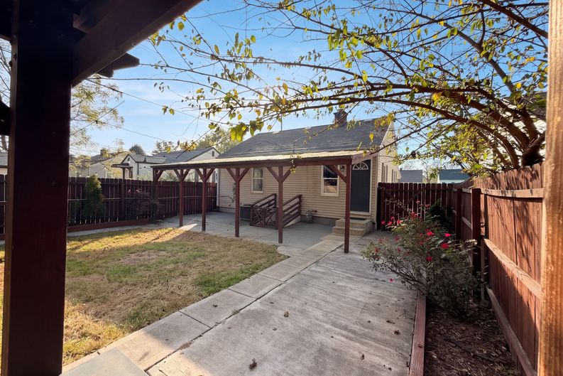 Photo 5 of 40 of 2790 Azelda St, Columbus, OH