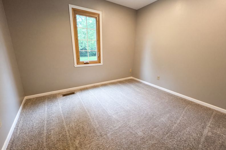 Photo 8 of 79 of 1503 Featherstone Rd, Rockford, IL