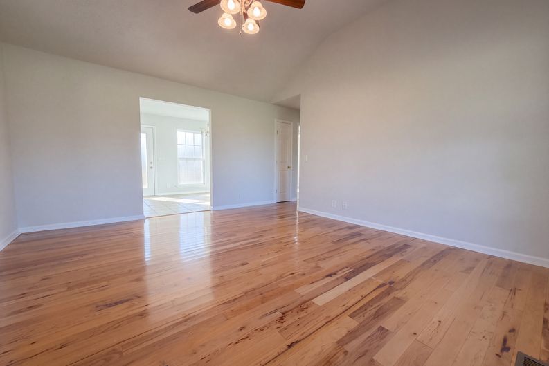 Photo 6 of 12 of 205 Woods Rd, Portland, TN