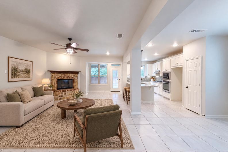 Photo 3 of 39 of 9332 Kaitlyn Ct, Lantana, TX