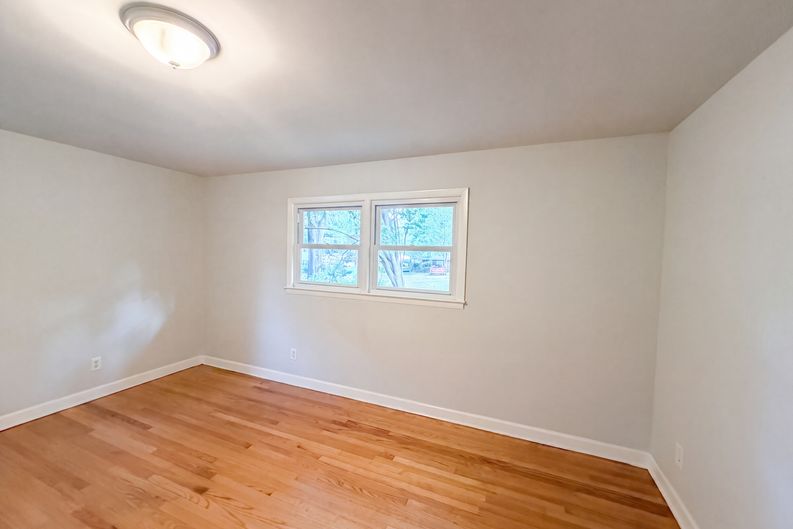 Photo 8 of 16 of 407 Lamesa Dr, Raleigh, NC
