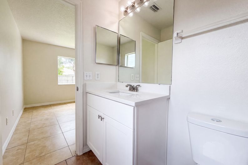 Photo 11 of 22 of 13236 Pike Lake Dr, Riverview, FL
