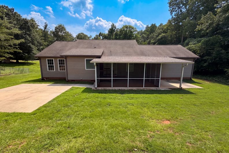 Photo 5 of 20 of 116 Fernwood Dr, Easley, SC