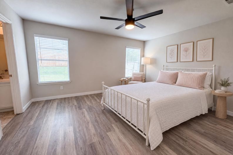 Photo 10 of 16 of 1076 Shadow Creek Blvd, Buda, TX