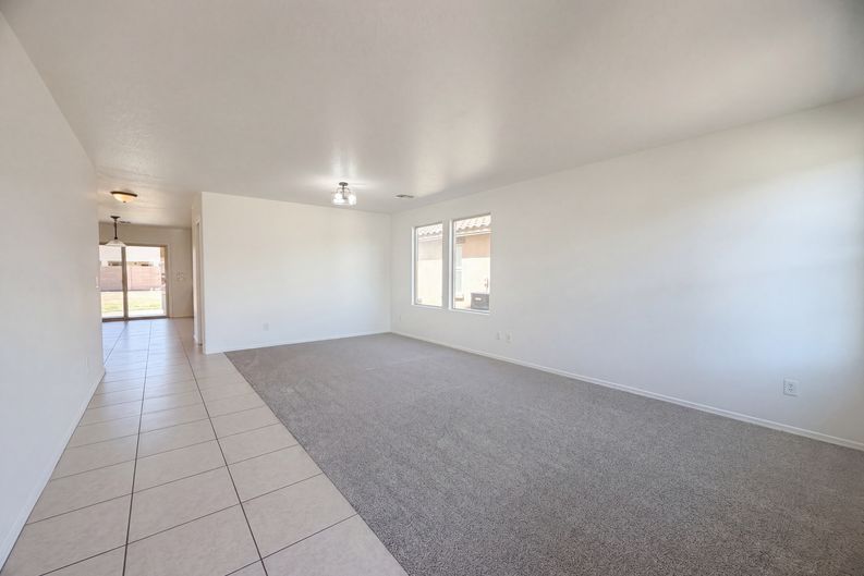 Photo 6 of 18 of 1043 E Daniella Dr, San Tan Valley, AZ