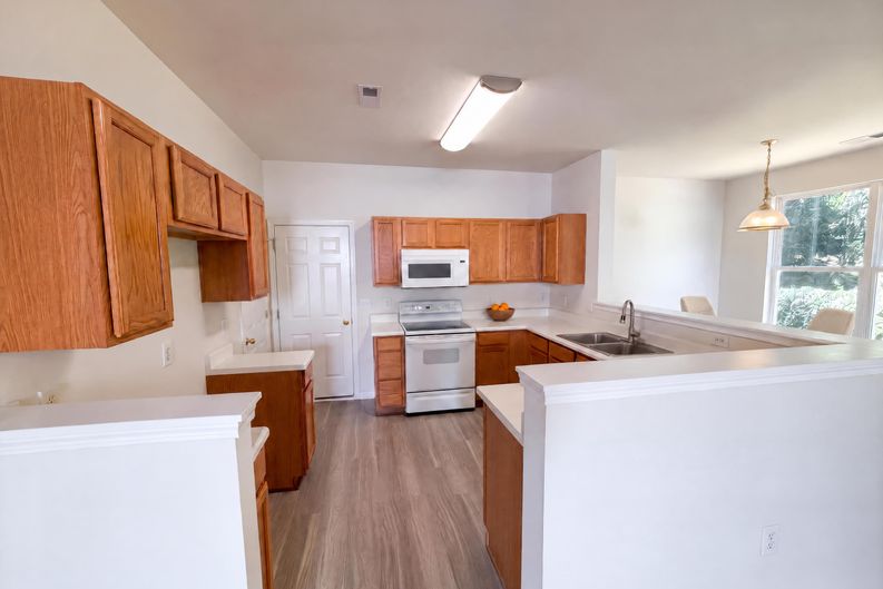 Photo 6 of 35 of 4735 Nijinsky Ct, Charlotte, NC