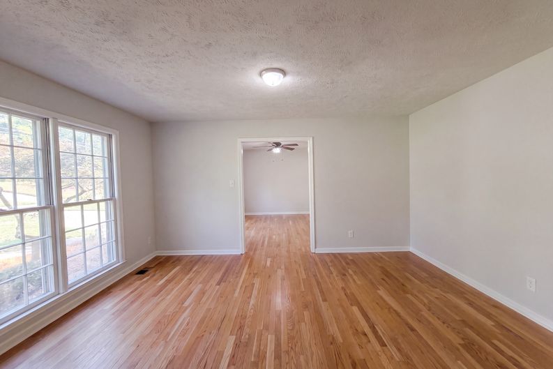 Photo 8 of 21 of 2337 Rolling Hill Rd, Fayetteville, NC