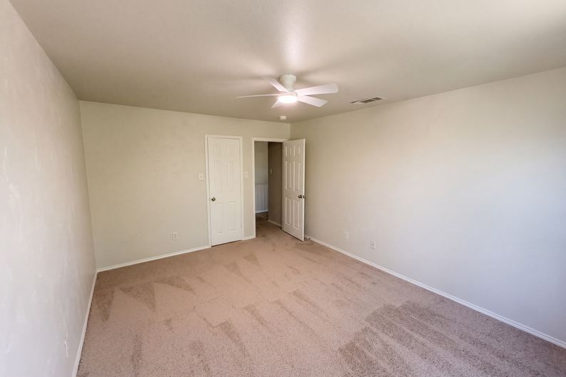 Photo 17 of 33 of 10713 Vista Heights Blvd, Fort Worth, TX