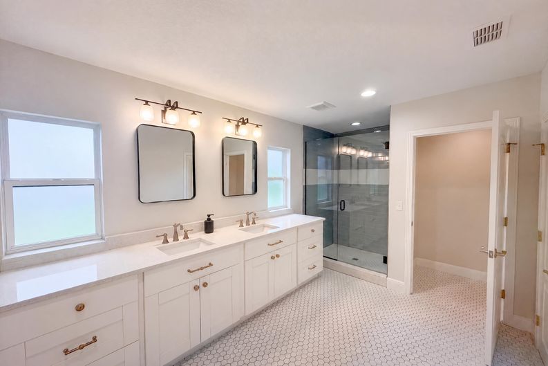 Photo 16 of 21 of 10806 W Elbow Dr, Tampa, FL