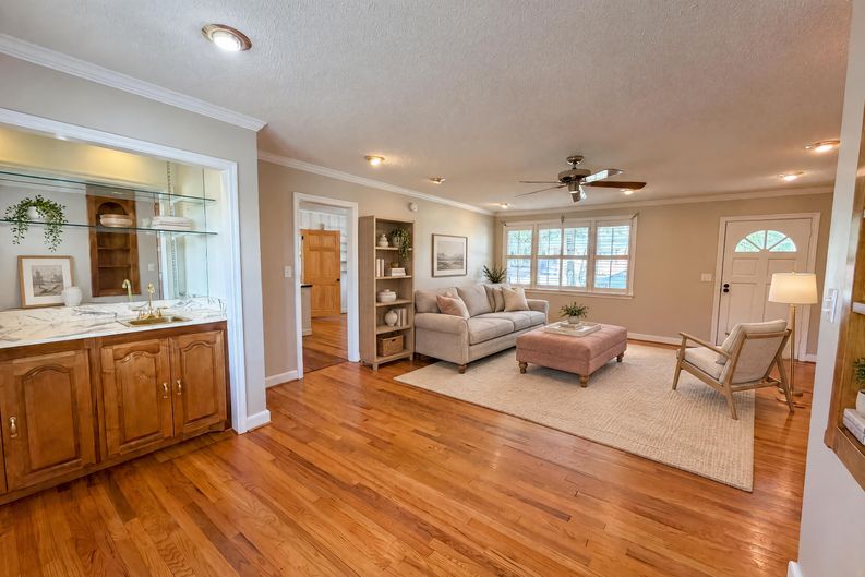 Photo 9 of 20 of 3006 Hilldale Rd, West Columbia, SC