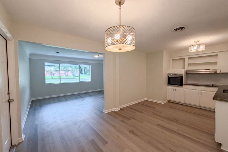 Photo 7 of 22 of 2410 NE 3rd Ave, Ocala, FL