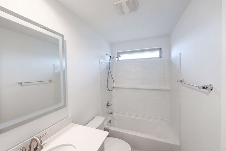 Photo 13 of 19 of 1631 Glade Meadows Dr, Joshua, TX