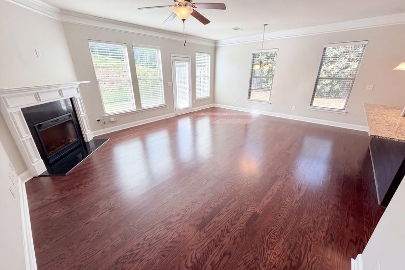 Photo 12 of 24 of 10555 Naramore Ln, Alpharetta, GA