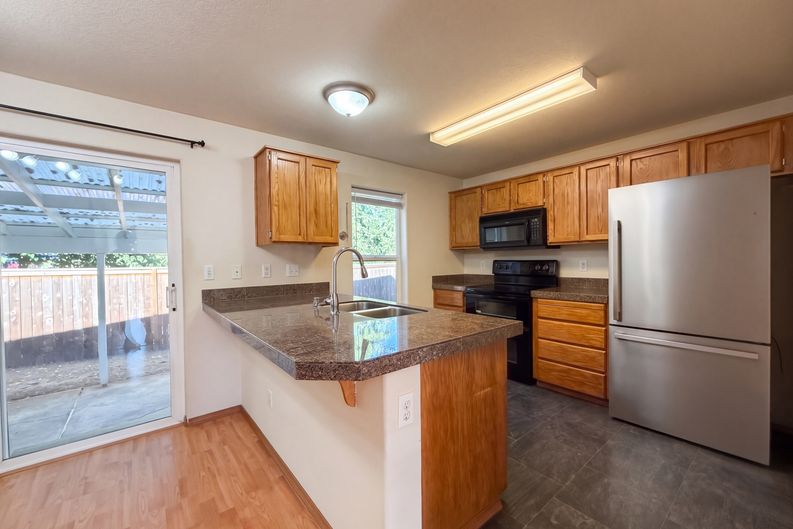 Photo 7 of 26 of 17475 SW Eirwen St, Beaverton, OR