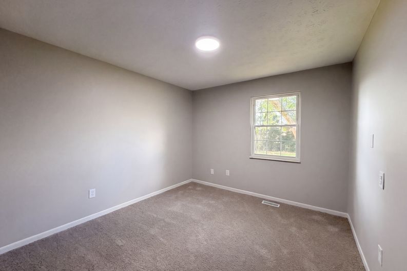 Photo 11 of 38 of 6363 Sandric Ln, Liberty Township, OH