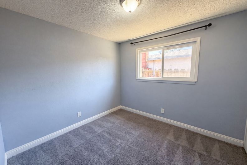 Photo 19 of 24 of 15929 La Verida Dr, Victorville, CA