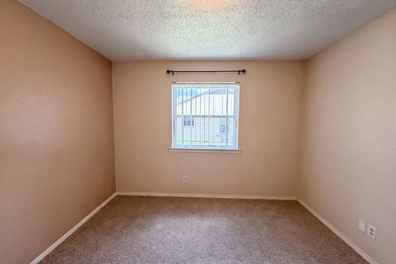 Photo 10 of 16 of 2803 Persimmon Dr, Killeen, TX
