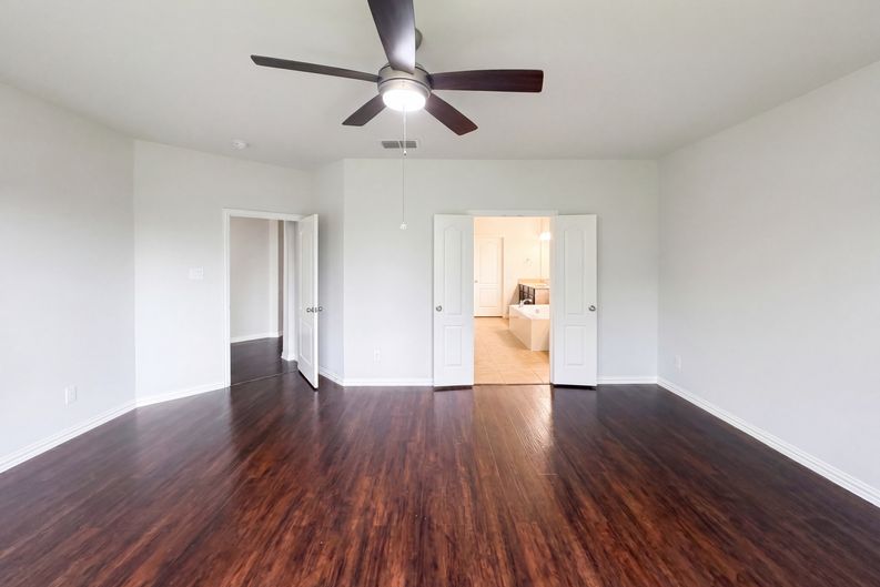 Photo 4 of 18 of 1501 Martin Creek Dr, Little Elm, TX