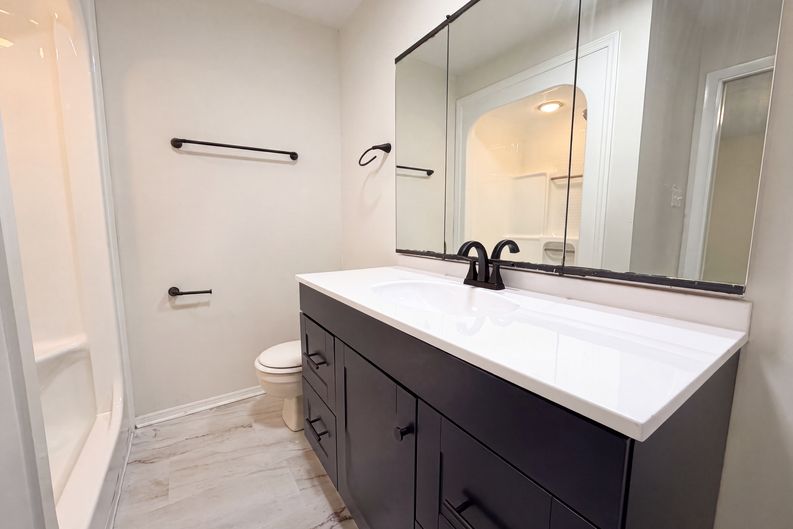 Photo 12 of 20 of 1007 Normandale Dr, Bessemer, AL